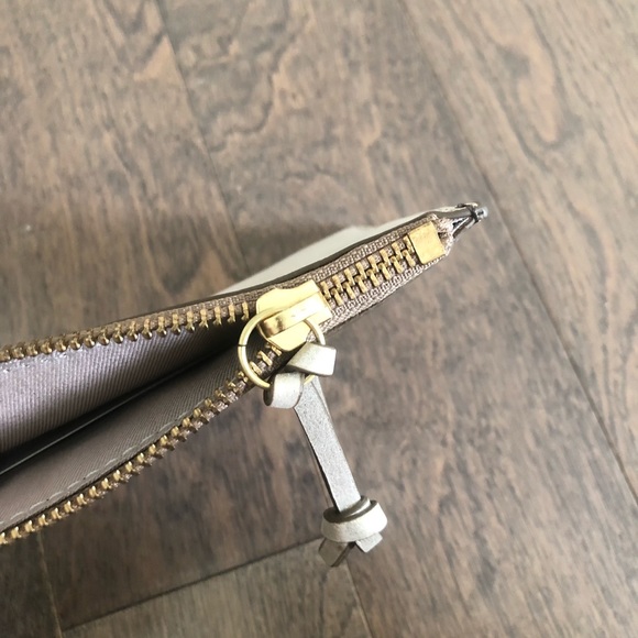 *Metallic Gold LEATHER Fossil Taupe Pouch / Clutch* - Picture 11 of 12